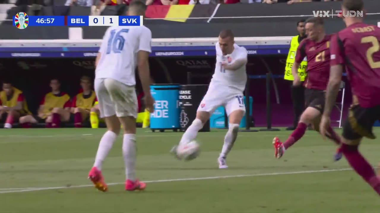 Zapatazo de Haraslín que sale apenas abierto del arco de Bélgica