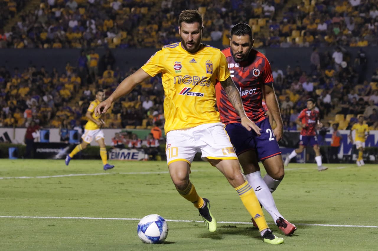 André-Pierre Gignac pronto en el partido daba visos de tener hambre y ambición, estuvo muy participativo y con iniciativa. La defensa de los escualos empezaba a sudar frío.