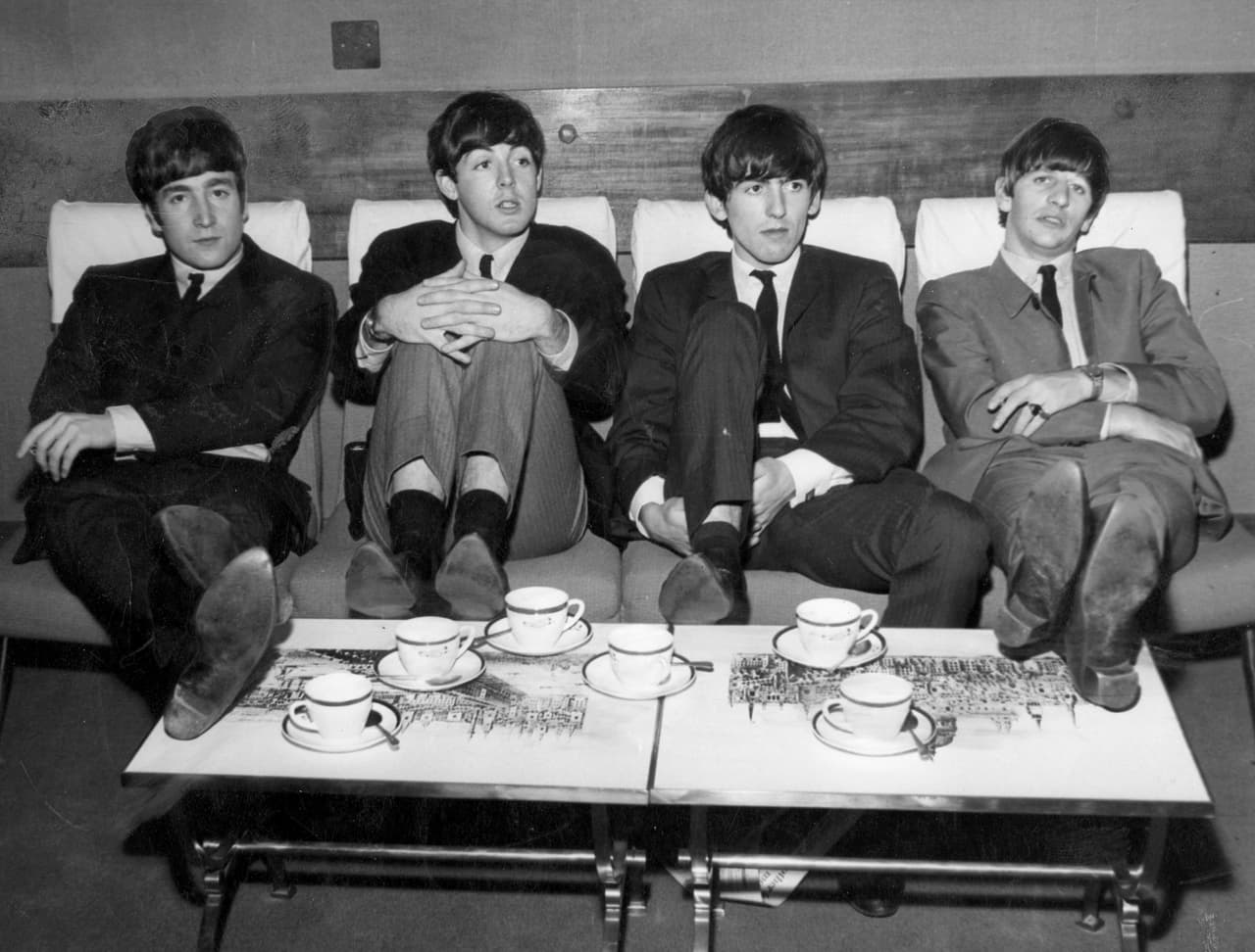 Asi mismo, en el video de 'Eleanor Rigby', del 'Yellow Submarine', hay un fragmento en el que se recrea un partido de fútbol entre un equipo azul y otro rojo, lo que podría ser el derby de Merseyside.