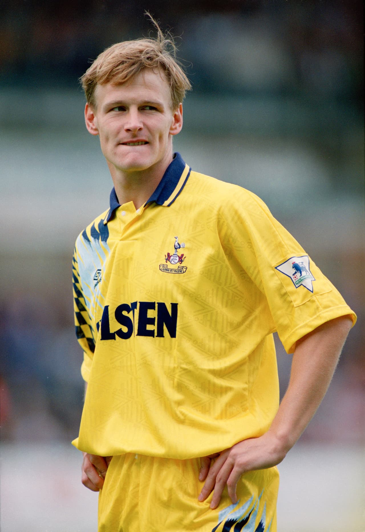 Teddy Sheringham, goleador noventoso de los Spurs.