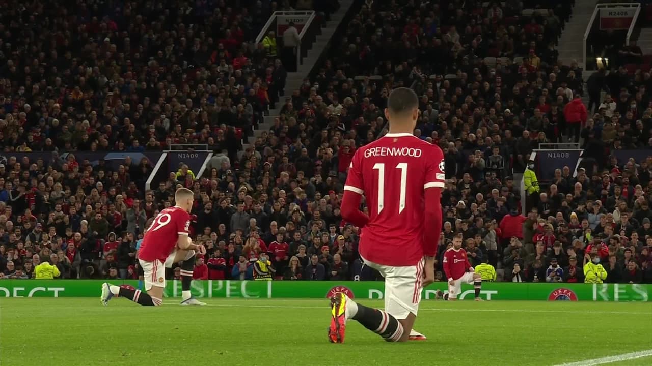 Arranca el partido y la pelota está en juego.