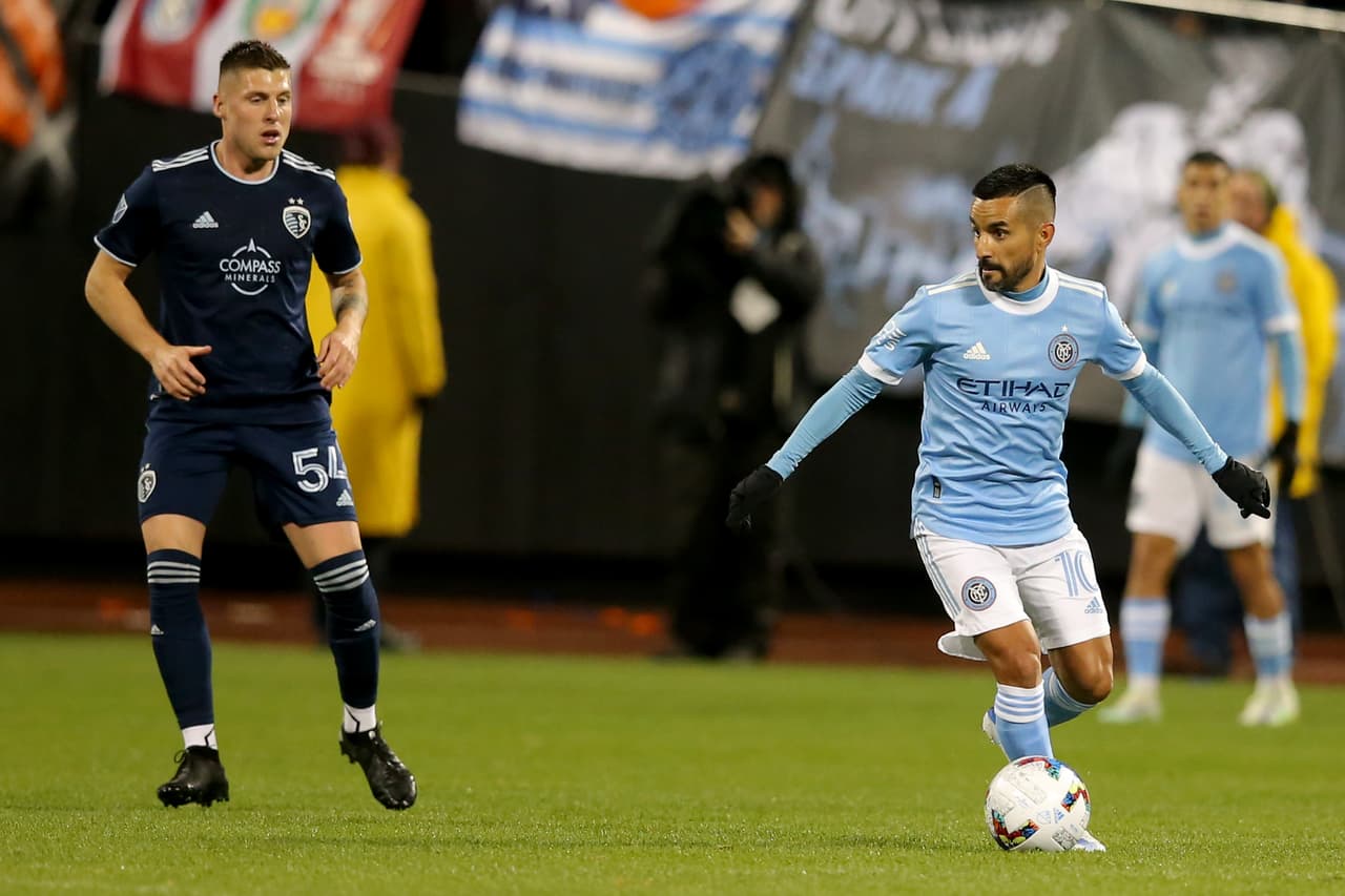 Si bien en la primera parte hubo cierto dominio del conjunto celeste, SKC aguantó para mantener el partido sin goles.
<br>