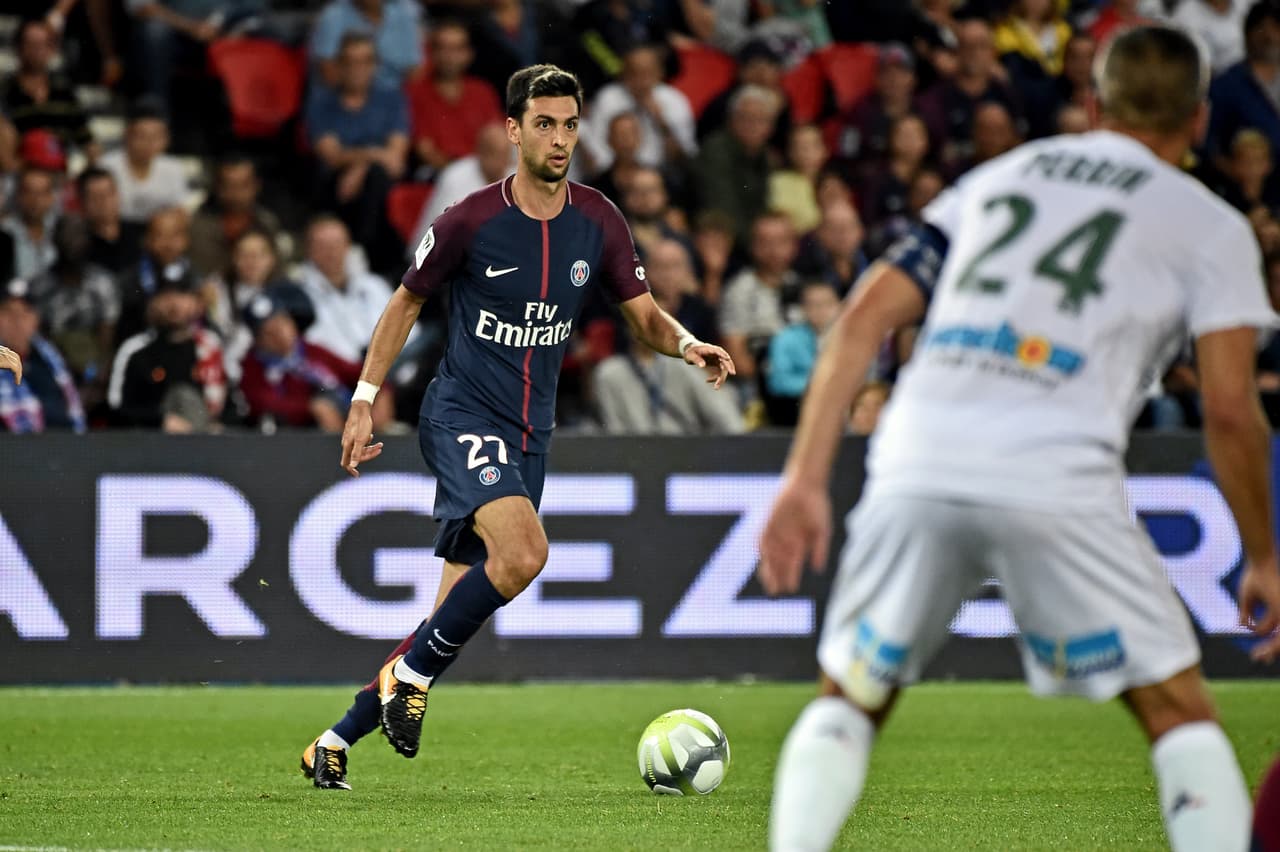 Javier Pastore, en la mitad del campo, estuvo un poco apagado y no mostró lo mejor de su fútbol.