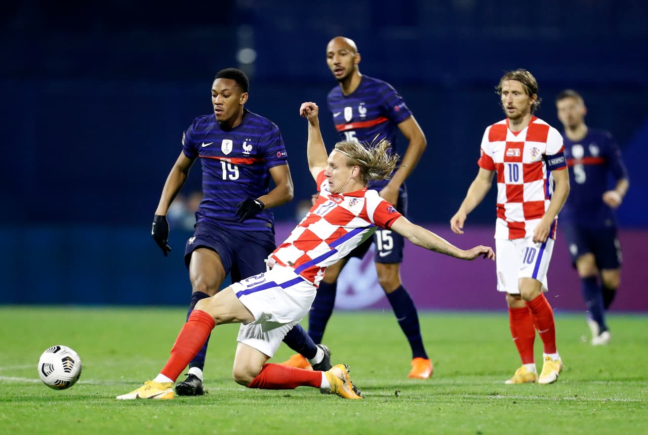 Nikola Vlasic anotó el gol del orgullo para los daneses.