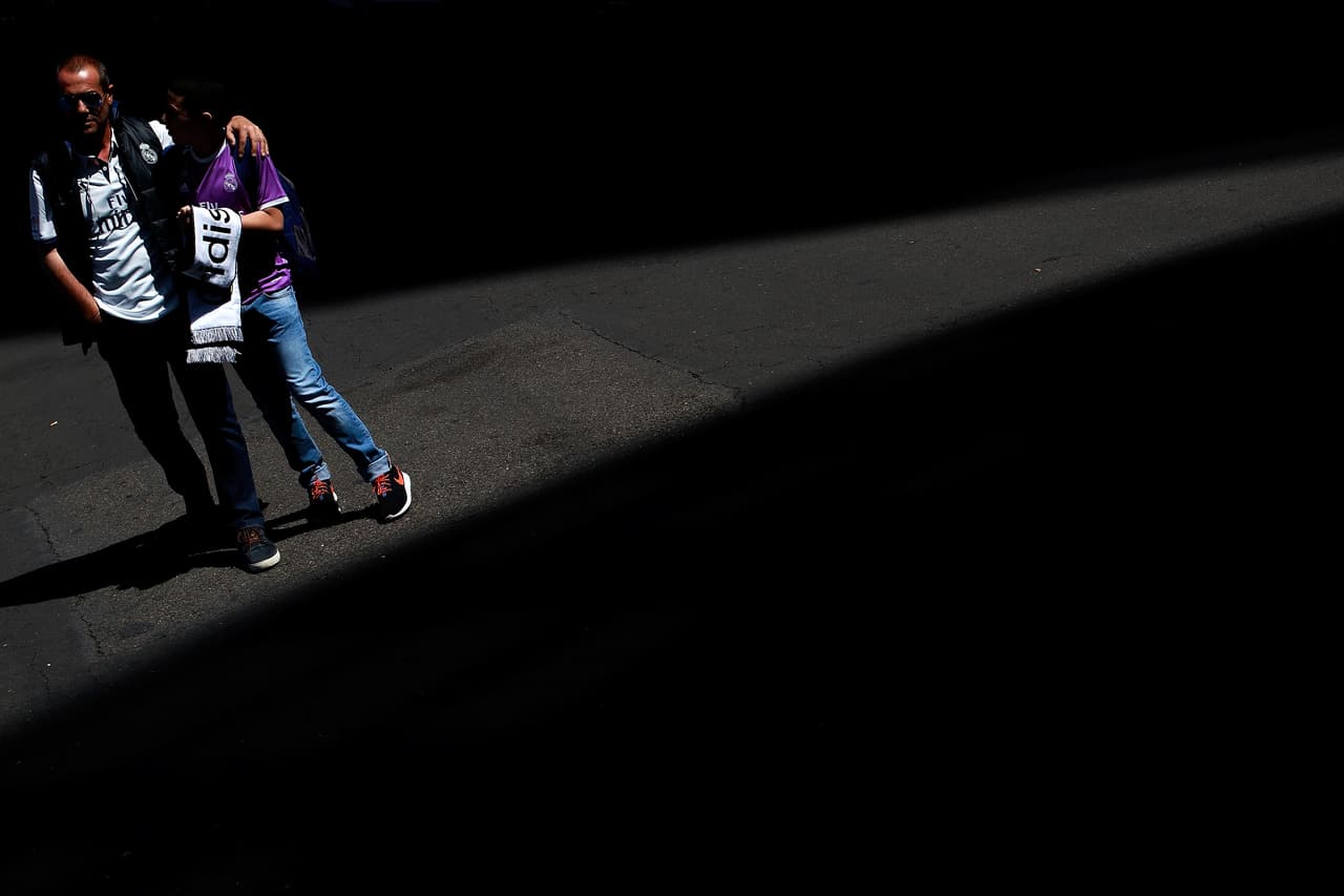 Incluso, las parejas de novios aprovecharon para compartir un buen plan en medio del Clásico del fútbol español.