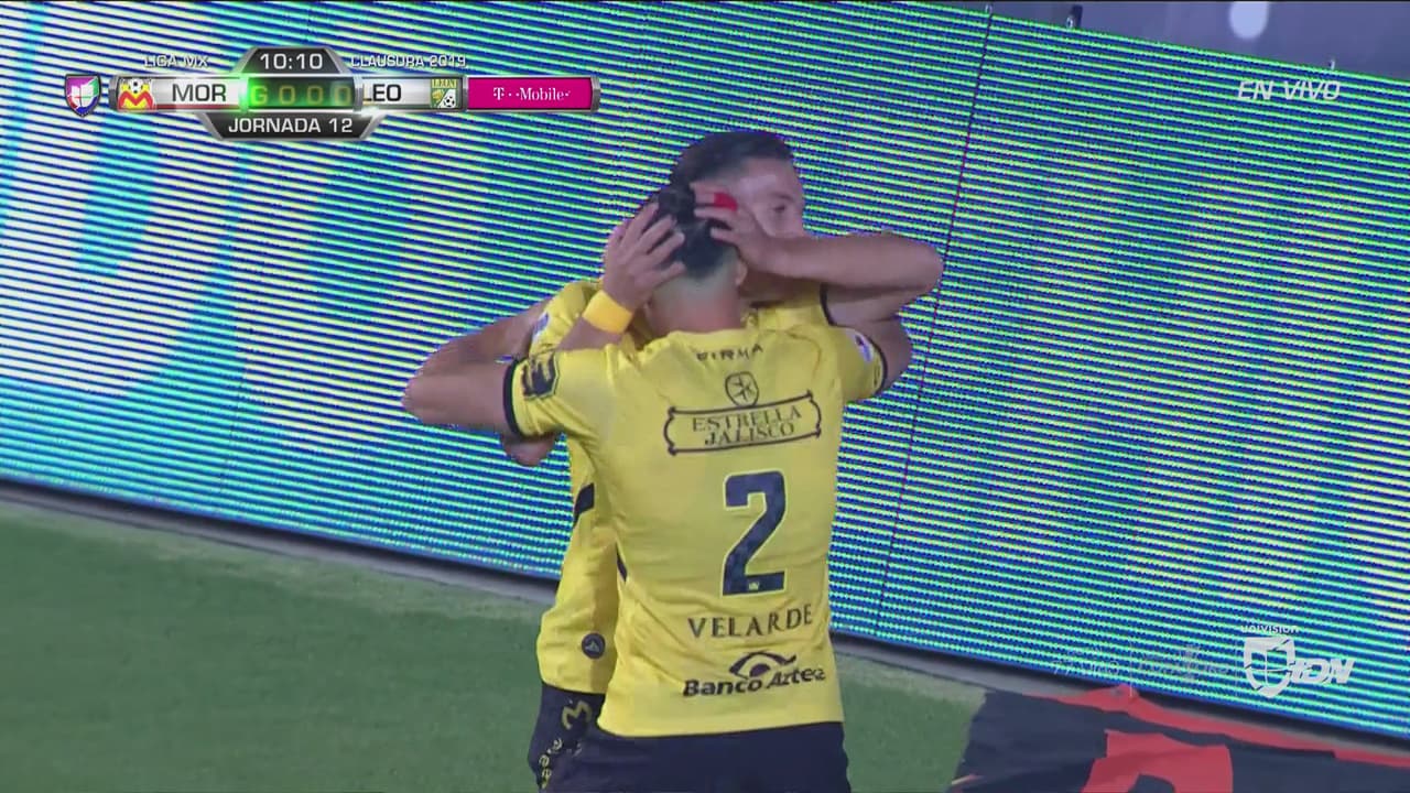 ¡Chispazo del Morelia! Del 'Chispa' para Ferreira el 2-0 de Monarcas