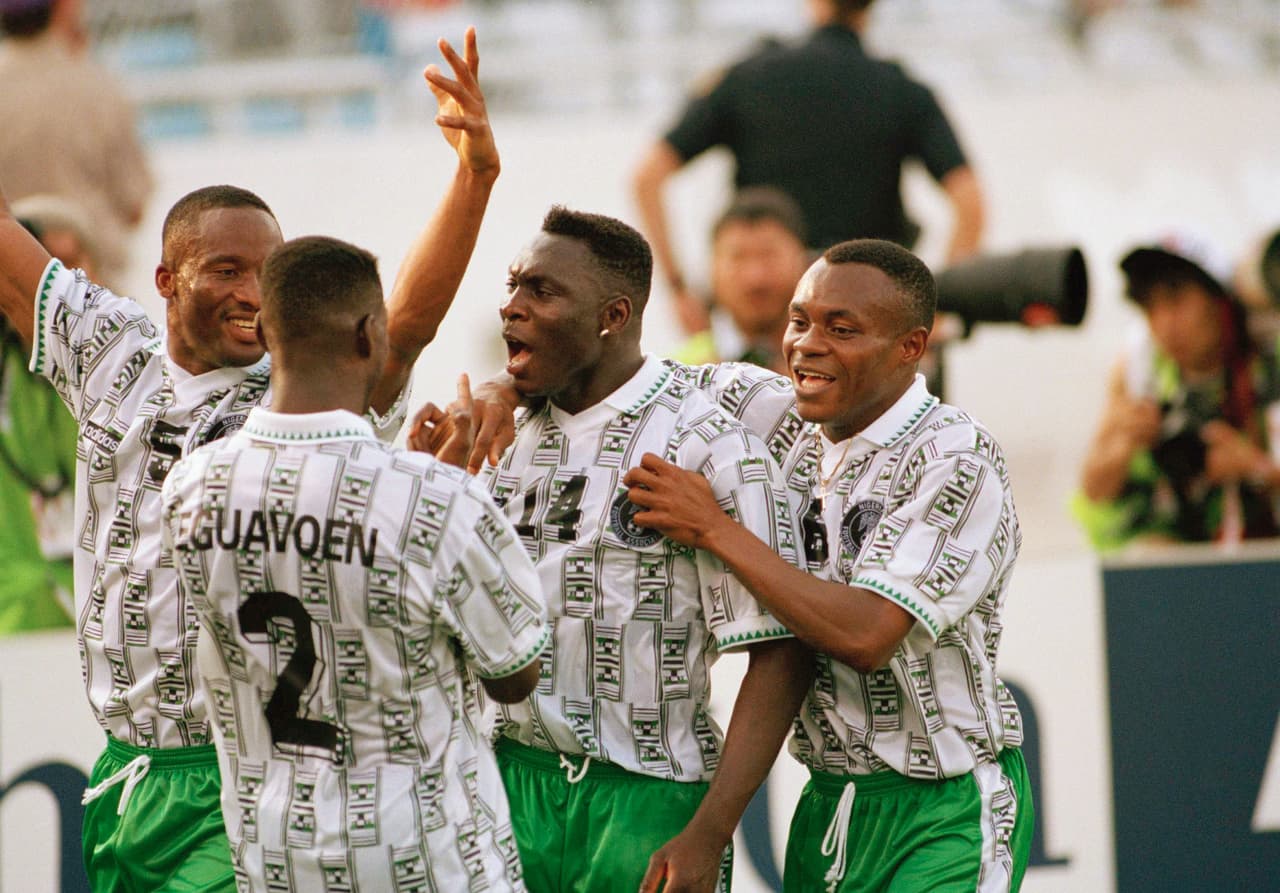 Descubre quienes fueron los atrevidos para crear y portar un uniforme que nadie habría pensado que pudieran llegar a existir.