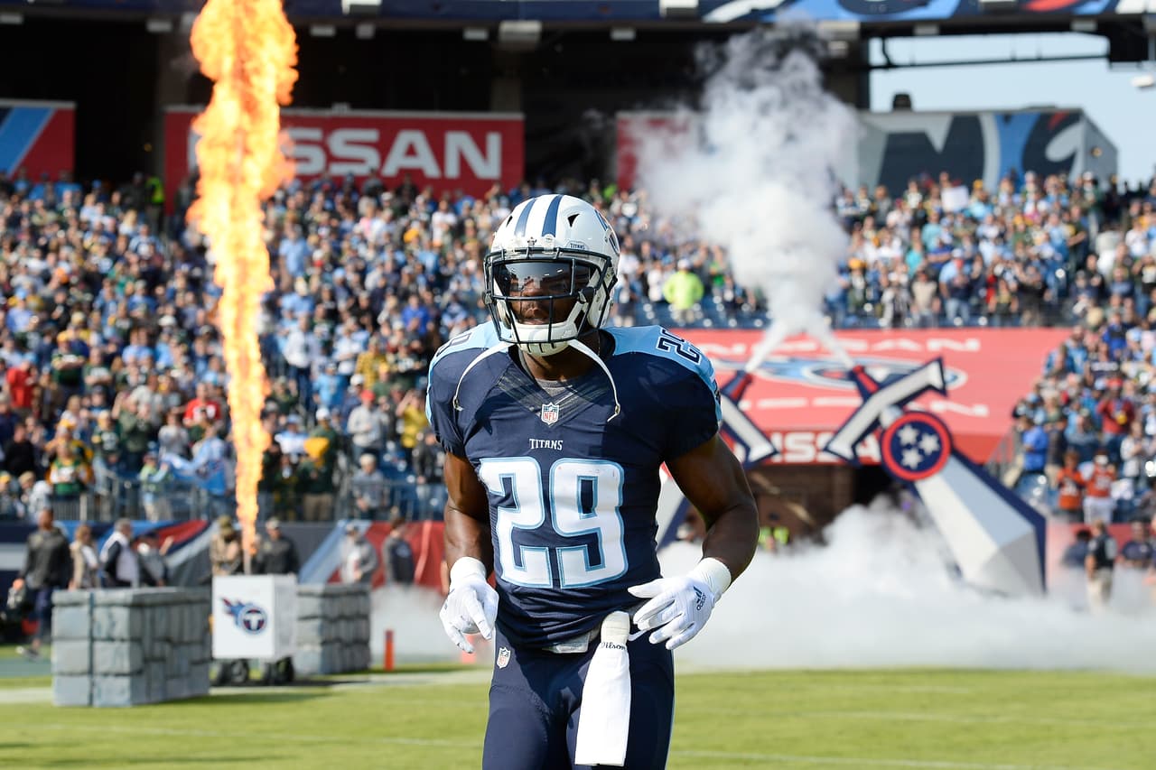 <b>DeMarco Murray – RB, Tennessee Titans</b>
<br>Es la gran estrella de los Titanes de Tennessee que partido a partido lo utiliza como su caballo de batalla para seguir acumulando victorias en la campaña y tener opciones de ganar la División Sur de la AFC. DeMarco volvió a brillar contra Green Bay con sus 17 acarreos, 123 yardas y un touchdown terrestre y por aire colaboró con 33 yardas más. Murray es el segundo lugar en yardas por tierra con 930 en 10 juegos y por ello es firme candidato a ganar el premio de regreso del año.