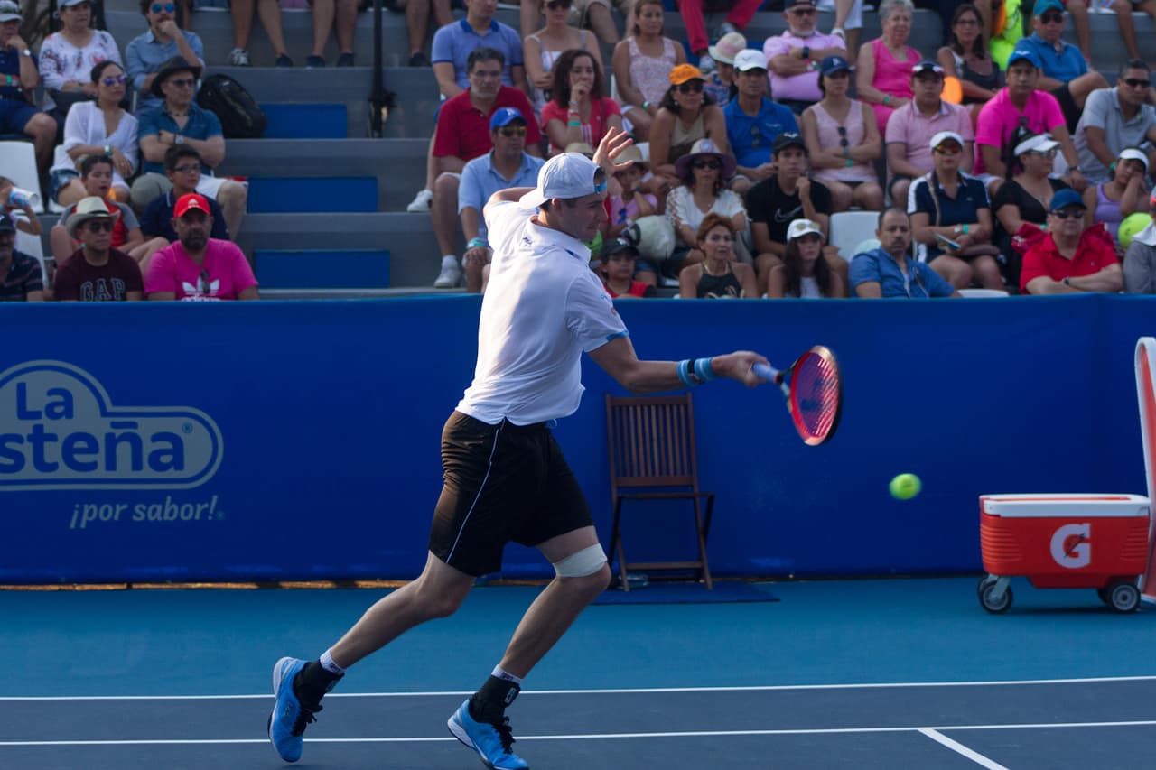 En otro frente, en la cancha del Grad Stand, el estadounidense John Isner, número 9 del mundo y tercer preclasificado del torneo, debutó en Acapulco.