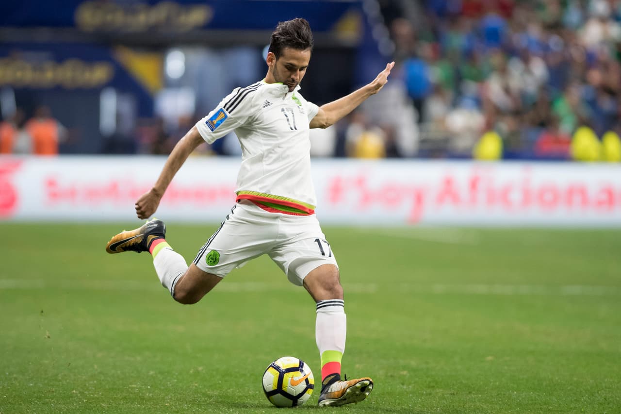 17) RAÚL LÓPEZ – Fue la mejor decisión de Osorio en su 11 inicial. El ‘Dedos’ se convirtió en un extremo por derecha y en la mejor arma del Tri, puso al menos tres centros de gol para irse con un 8.