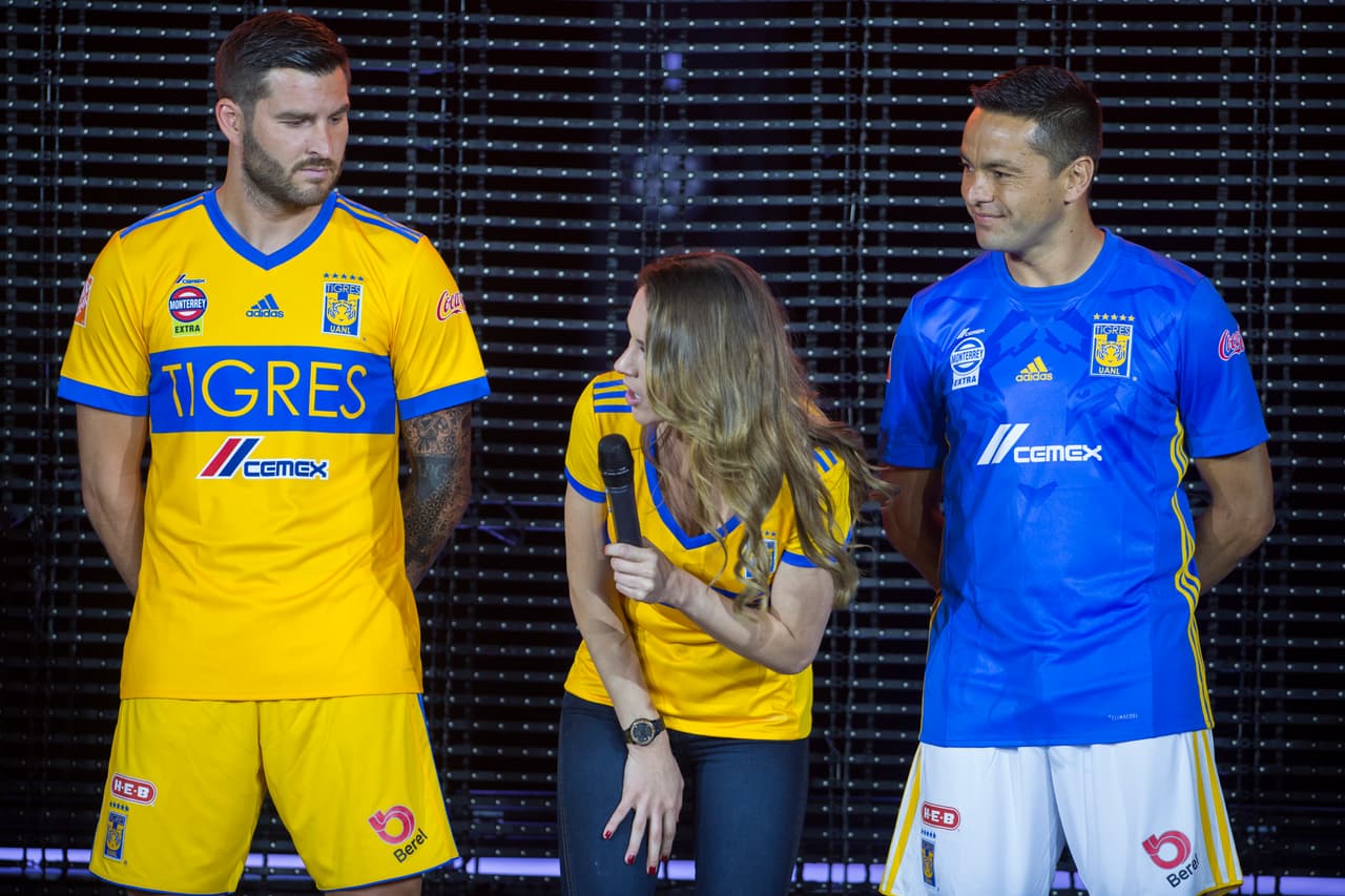 El buen ánimo predominó en la presentación de los nuevos uniformes.