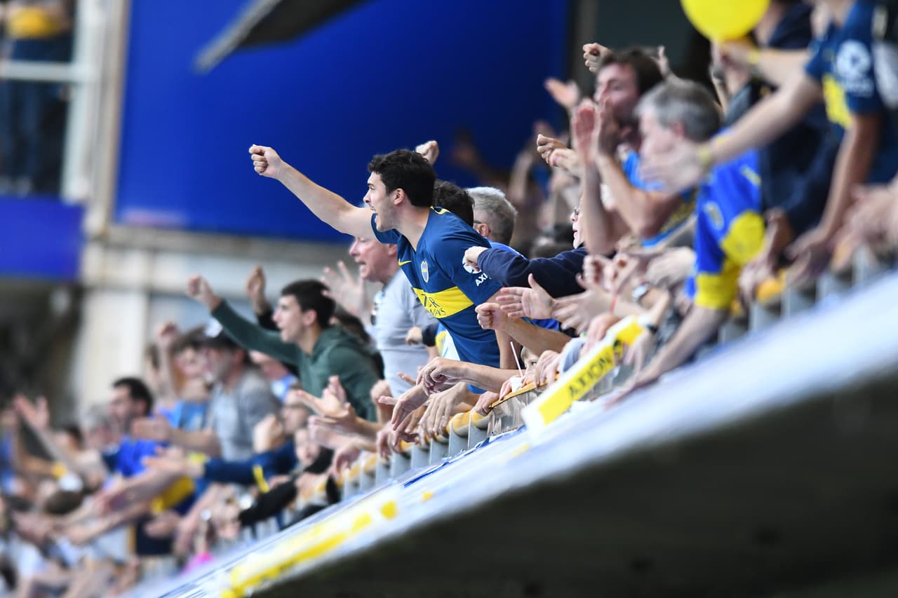 BUENOS AIRES, ARGENTINA - SEPTEMBER 23: A fan of Boca Juniors gestures during a match between Boca Juniors and River Plate as part of Superliga 2018/19 at Estadio Alberto J. Armando on September 23, 2018 in Buenos Aires, Argentina. (Photo by Amilcar Orfali/Getty Images)