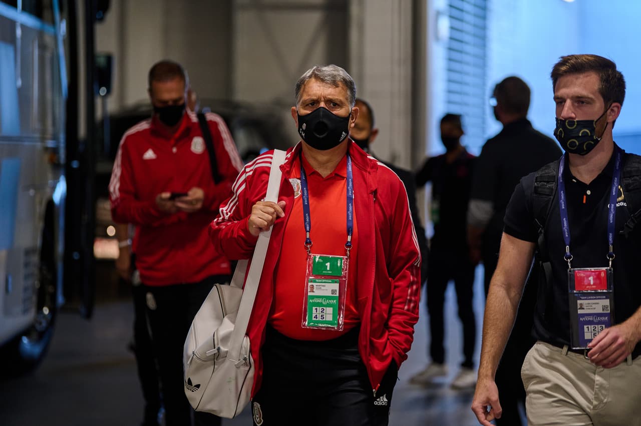 La extraña e innovadora alineación de México ante Costa Rica