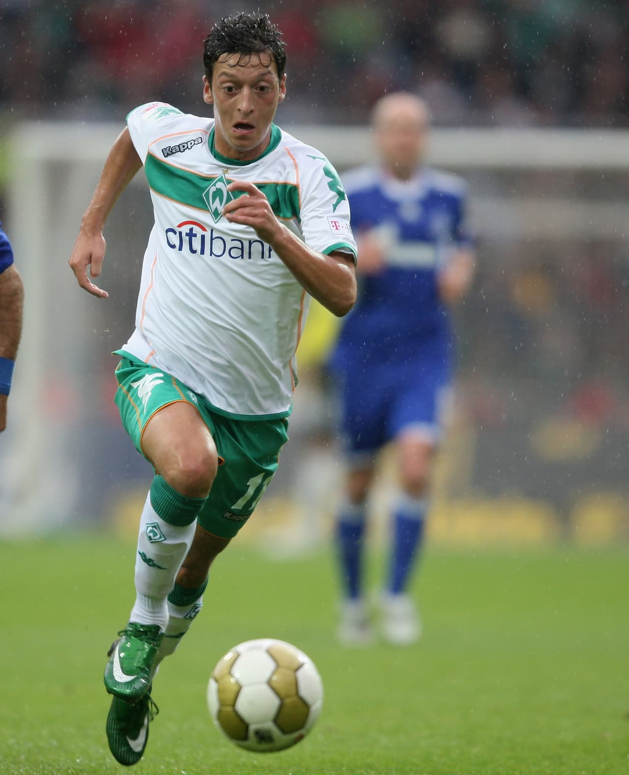 El 
<b>'Búho' </b>acabó siendo vendido al Werder Bremen en 2008 y fue el propio Werder Bremen el encargado de venderlo al 
<b>Real Madrid.</b>