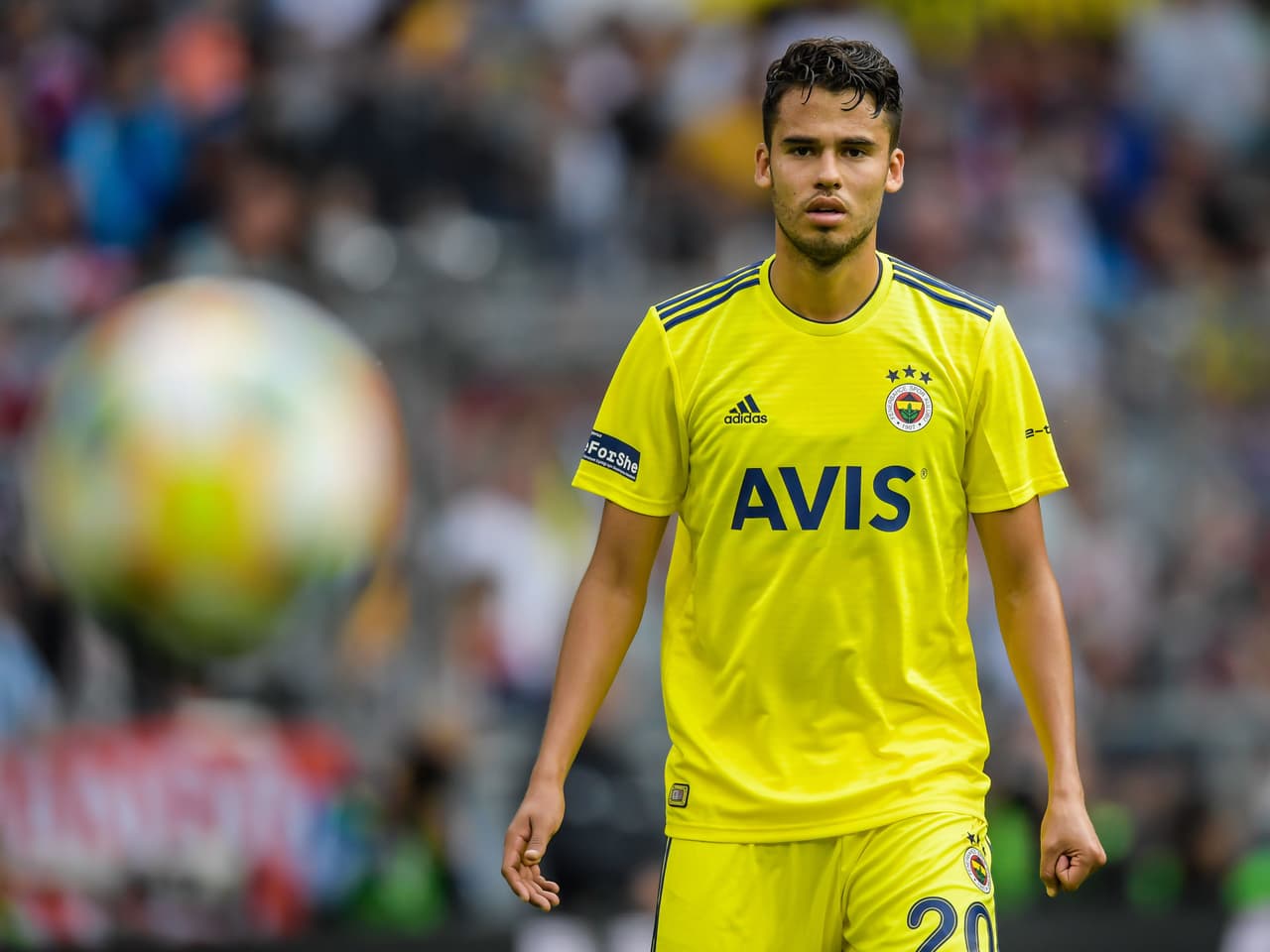 Fenerbahce libera a Diego Reyes; puede fichar con otro club