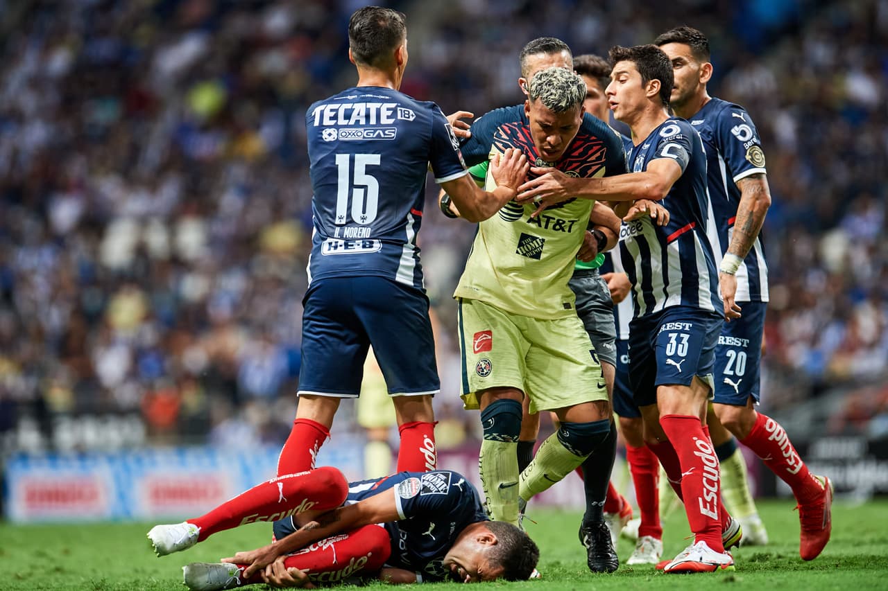 Sebastián Cáseres comete un grave error en el área y le regala el único gol del encuentro a Rogelio Funes Mori y levantan la Concacaf Liga de Campeones.
