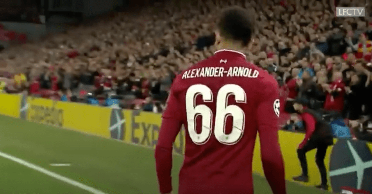 <b>El chico balonero estuvo atento</b>
<br>Aquí se aprecia el joven en la línea de fondo, esperando a recibir el balón que interfería que continuara la acción.