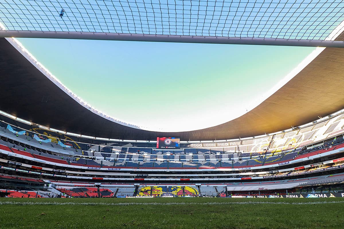 <a href="https://www.univision.com/deportes/futbol/liga-mx/la-liga-mx-confirma-que-la-cancha-del-azteca-esta-lista-para-la-liguilla" target="_blank">La organización de la Liga MX había dado este viernes su visto bueno a la cancha</a> del Azteca para la Liguilla.