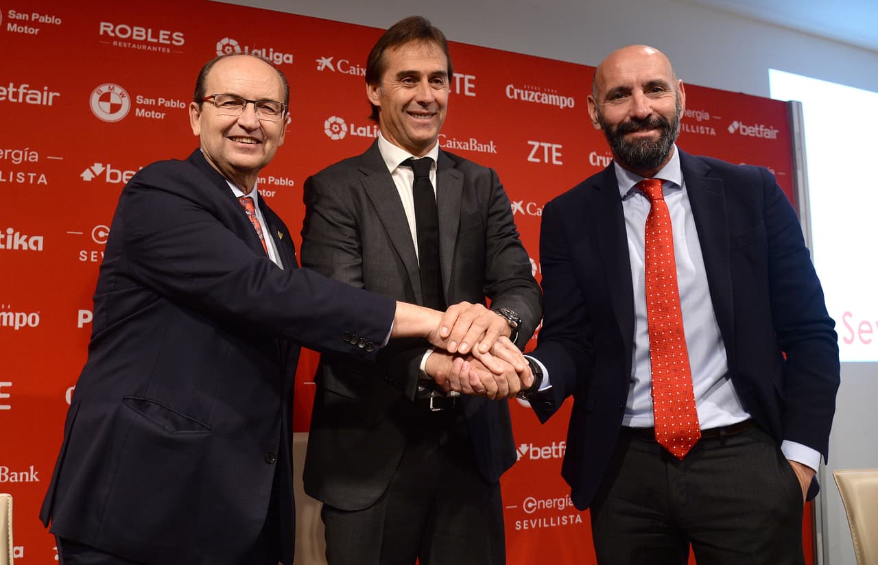 Julen Lopetegui llega por tres temporadas al Sevilla FC como entrenador.