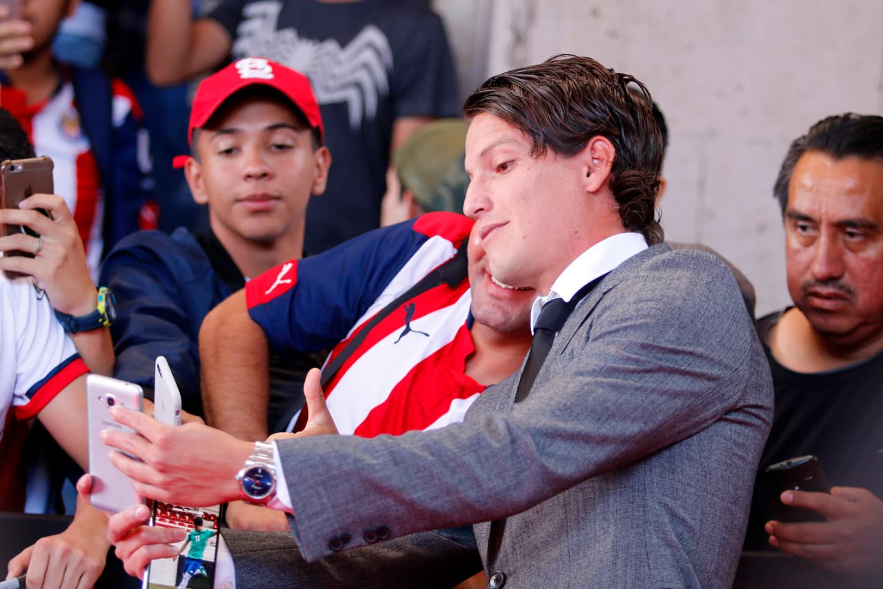 El extécnico de Chivas Matías Almeyda, directivos del club y jugadores llevaron a la Edición 16 del Festival Internacional de Cine de Morelia, realizada en Cinépolis Centro de Morelia para la presentación de 'Chivas, la película'.