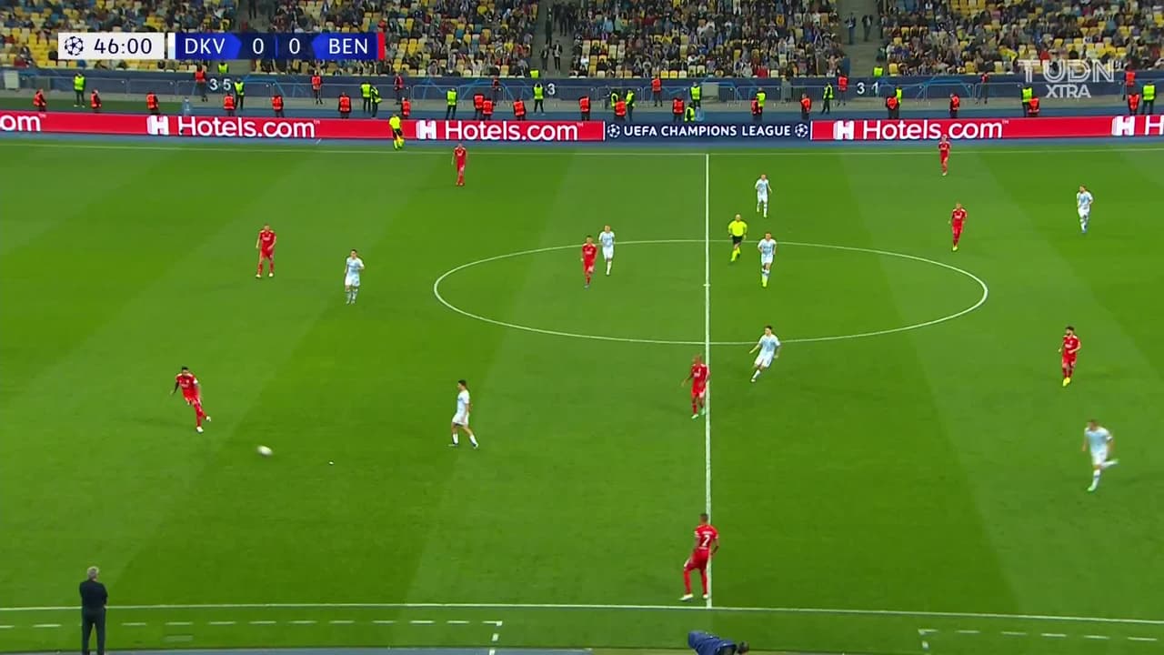 ¡TIRO ATAJADO! disparo por Ruslan Malinovskiy.