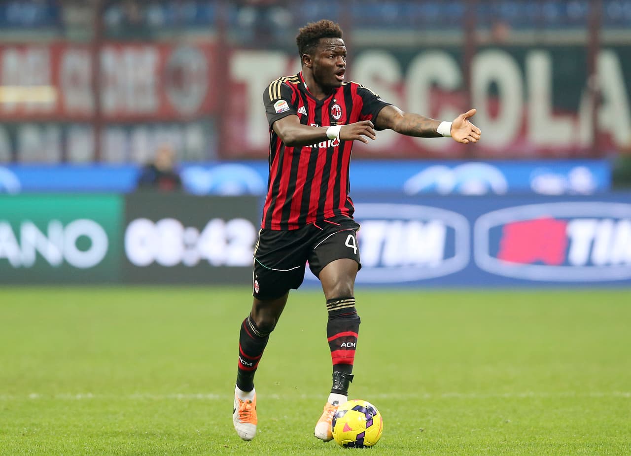 <b>Sulley Muntari</b>
<br>Ex jugador del AC Milan y de la selección de Ghana fue descubierto fumando durante la concentración del selectivo, causando baja durante un año.