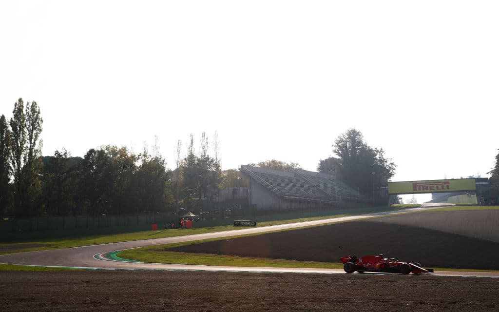 Bottas, Hamilton, Verstappen, Gasly, Ricciardo, Albon, Leclerc, Kvyat, Norris y Sainz, completan los primeros diez de la parrilla. Sergio Pérez iniciará como decimoprimero y su coequipero, Stroll, arrancará decimoquinto.