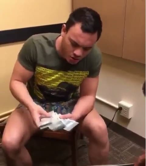 Julio César Chávez Jr. vuelve a presumir billetes y alimenta antipatía de los fanáticos
