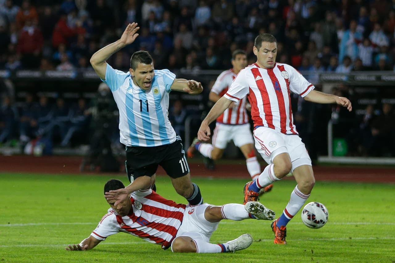 Miguel Samudio fue quien más sufrió por el lado izquierdo y en una barrida a Agüero en el área fue decretada como penal.