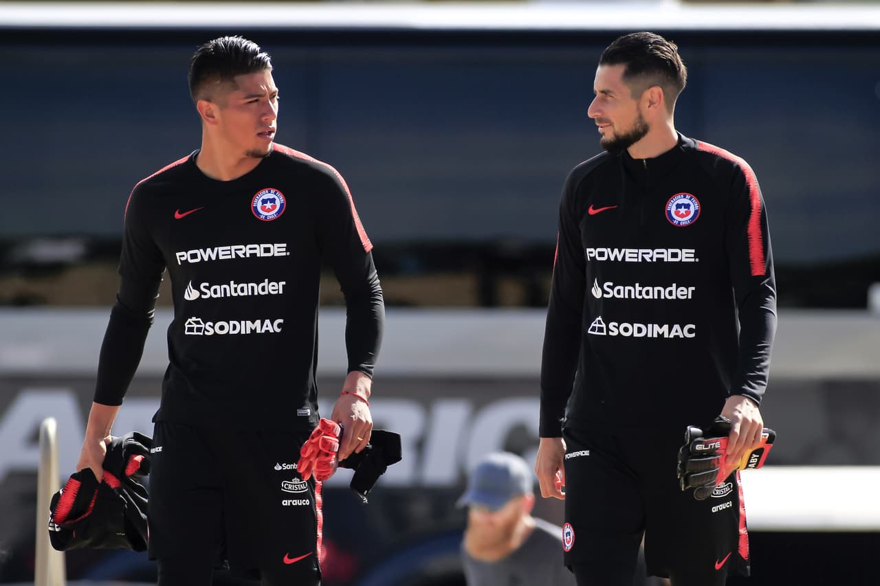 Chile, con Arturo Vidal a la cabeza y bajo la batuta del colombiano Reinaldo Rueda, prepara su choque contra México, al que espera volver a vencer ahora que está Gerardo Martino como técnico.