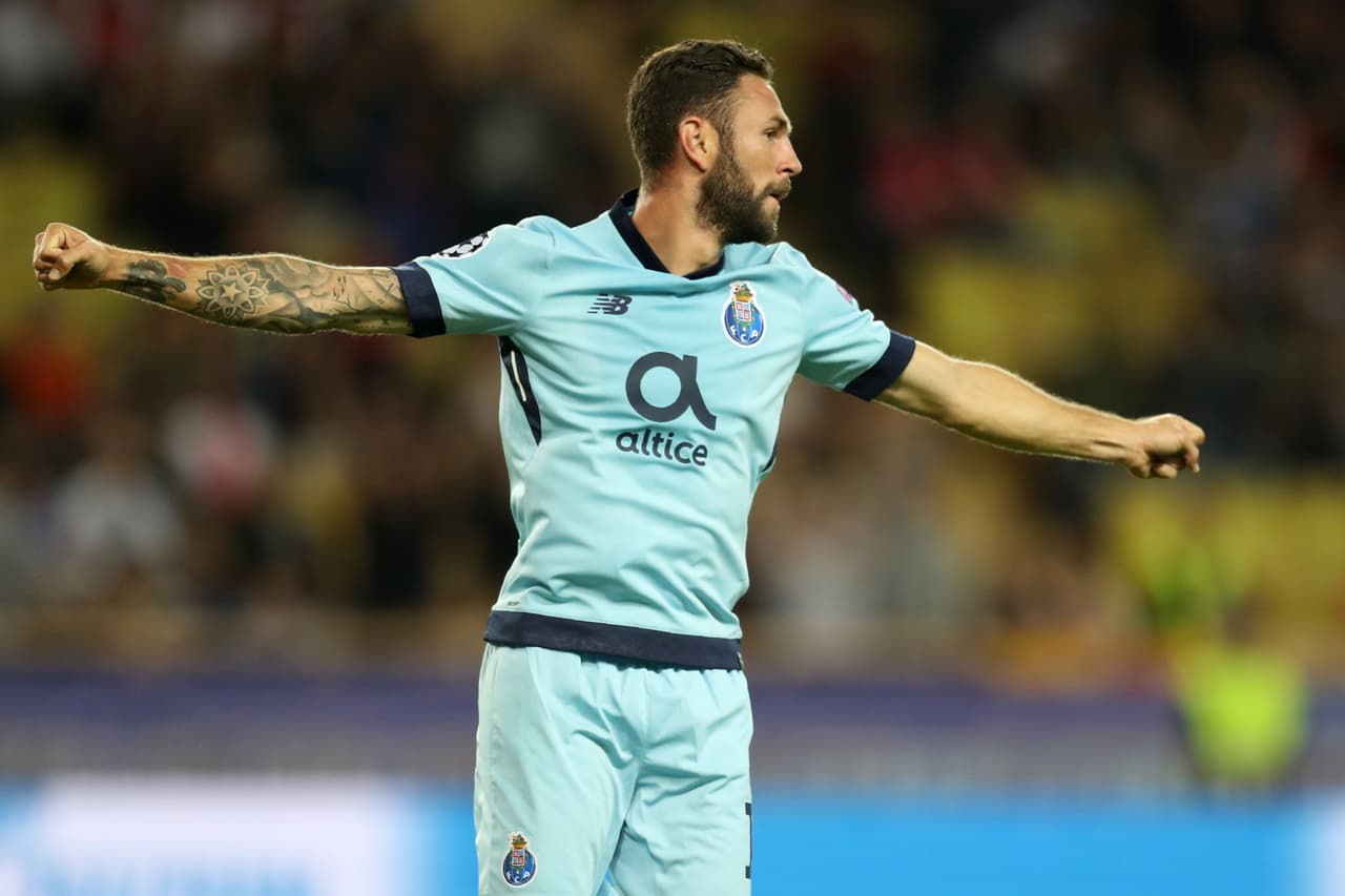 Miguel Layún está en búsqueda de salir del Porto con la idea de tener más minutos de juego y continuidad con miras al Mundial de Rusia 2018 y su nombre ya suena para los grandes.