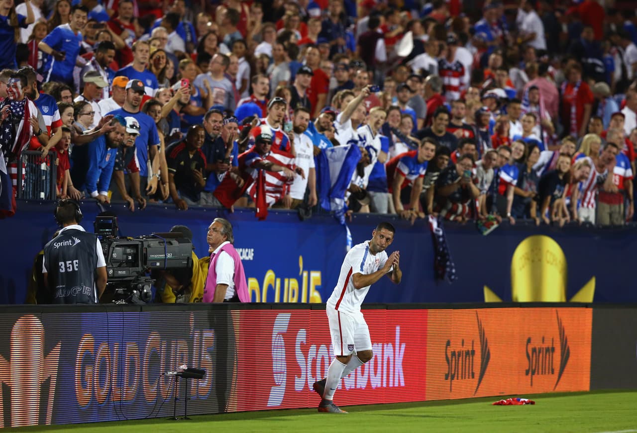 28.- Clint Dempsey (Estados Unidos 2-1 Honduras) (7 de julio de 2015).- Finalmente, como se mencionó al principio de esta colección, Dempsey es el jugador 28 de esta lista al marcar los dos primeros goles de los de la ‘Barras y las Estrellas” a los minutos 25 y 64 en el Toyota Stadium de Frisco. (Foto: Getty Images).