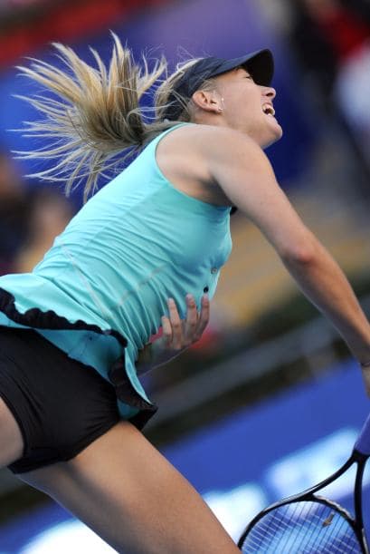 Maria Sharapova se presentó con una victoria en el Abierto de China al doblegar 6-4, 7-6 a la búlgara Tsvetana Pironkova.Con este resultado, la rusa consiguió su pase a la segunda ronda.