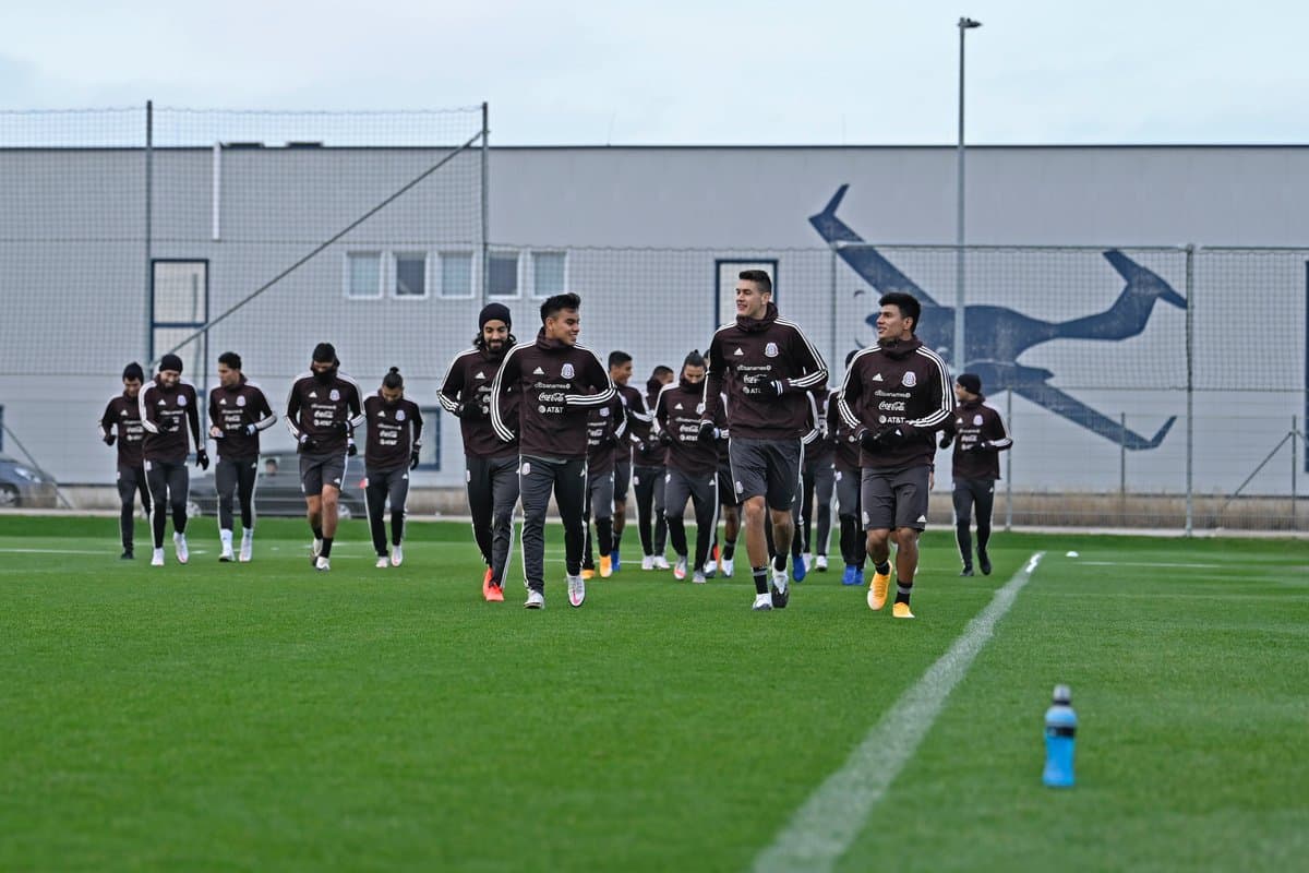 César Montes causa baja del Tri