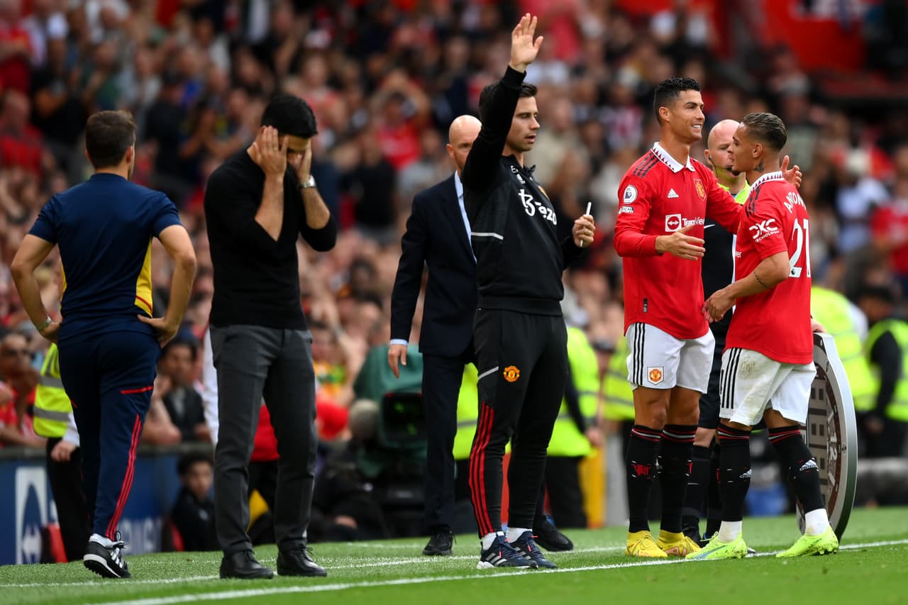 Manchester United venció al Arsenal con un doblete de Marcus Raschord y otro tanto de Antony, quien tuvo así un debut de ensueño.