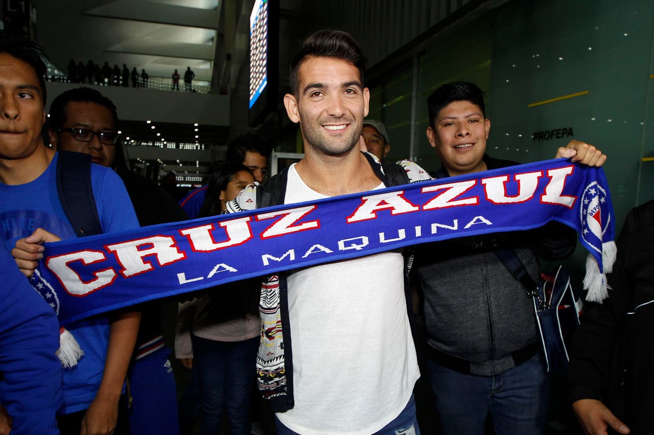 Junto con Mena, arribó a Cruz Azul el charrúa Martín Cauteruccio, quien solía ser garantía de gol en Argentina.