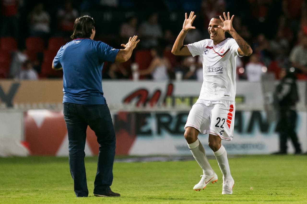 Diego Collins se convirtió en el héroe para los Tiburones Rojos