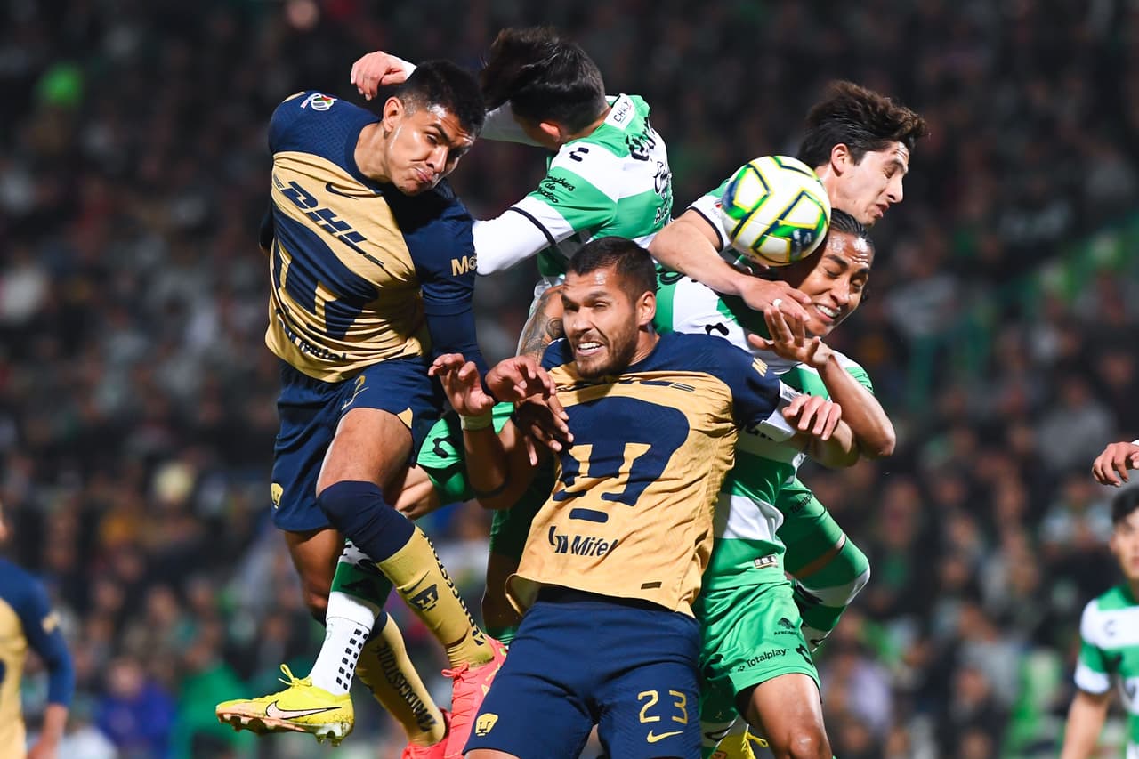 Santos Laguna logró un triunfo contundente ante unos Pumas que dejaron más dudas que certezas.