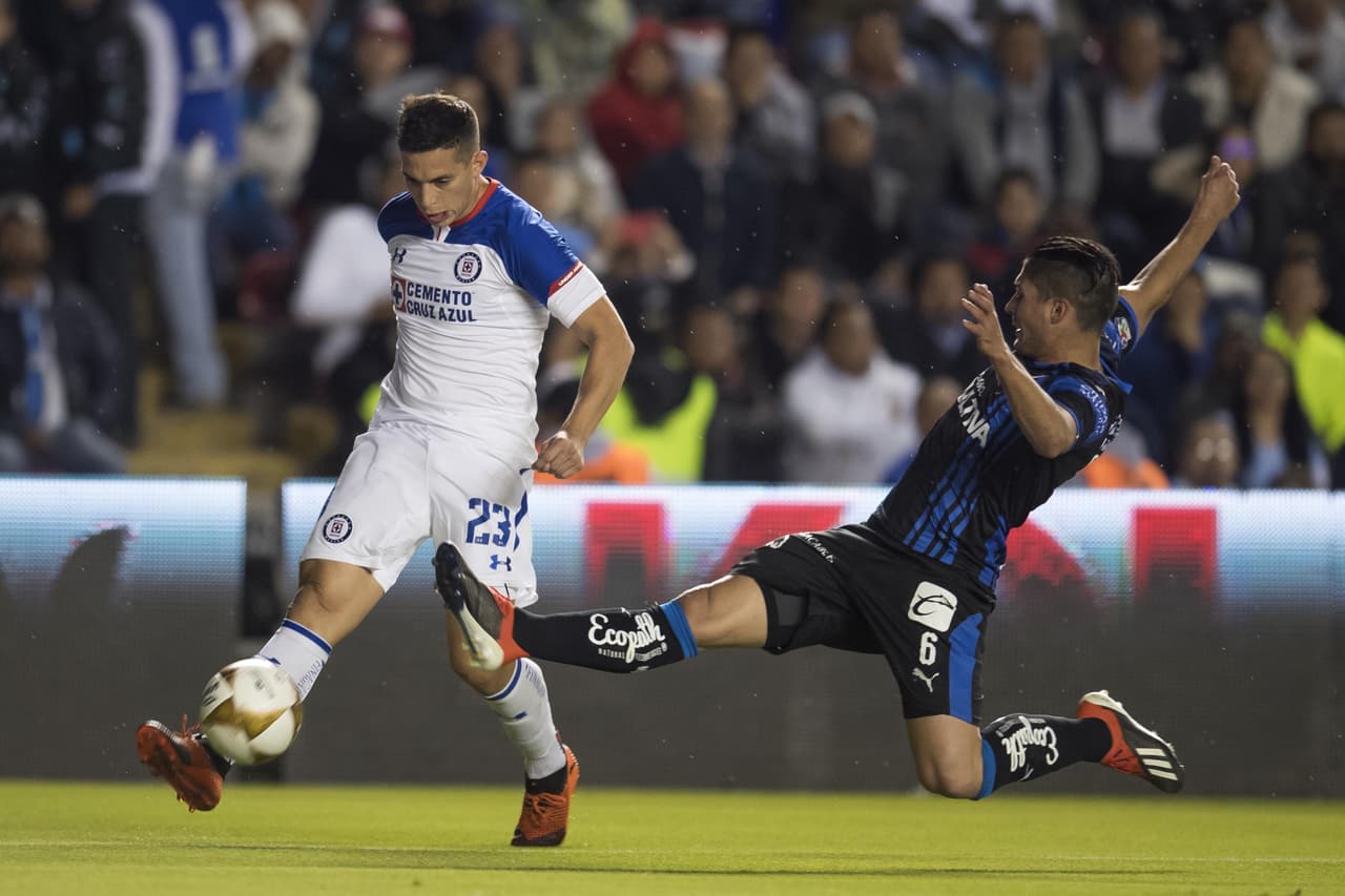 Pero La Máquina no bajaba los brazos y buscaba ampliar su ventaja. Iván Marcone bajando un balón elevado con clase y buena técnica.