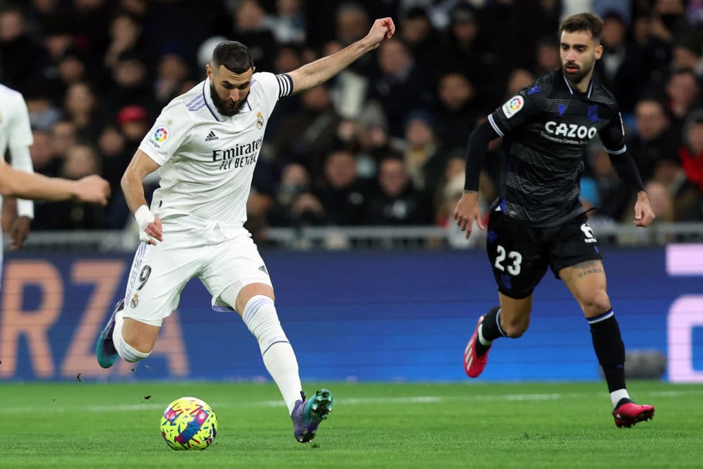 Real Madrid y Real Sociedad empataron a cero este domingo en el Santiago Bernabéu, un resultado que deja al equipo blanco a cinco puntos del líder de LaLiga Santander, el Barcelona, y al conjunto vasco, con un partido más, a ocho, en el tercer lugar de la tabla.