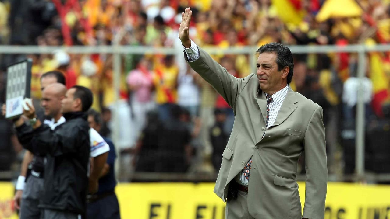 Al frente de Morelia estuvo en tres etapas: 1996-97, 1998-00 y 2009-12.