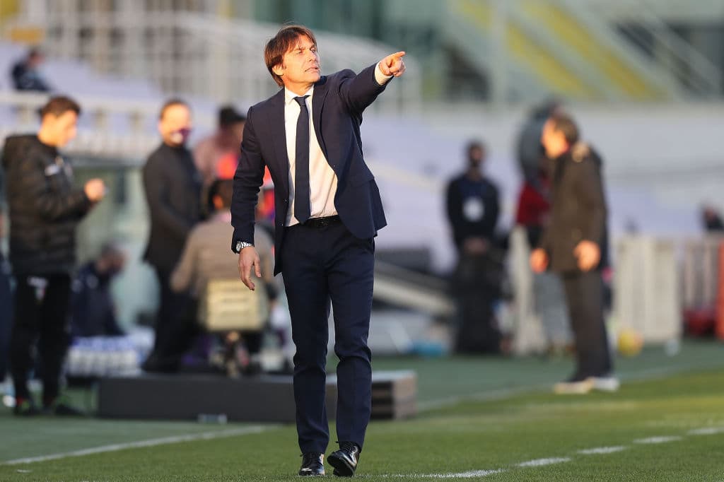 Inter despachó a Fiorentina 1-2 en el Artemio Franchi. Arturo Vidal (40’) abrió el marcador anotando por la vía penal. Kouamé (57’) emparejó los cartones y Lukaku (119’) marcó el tanto para conseguir el pase a los Cuartos de Final, donde se enfrentarán al Milan.