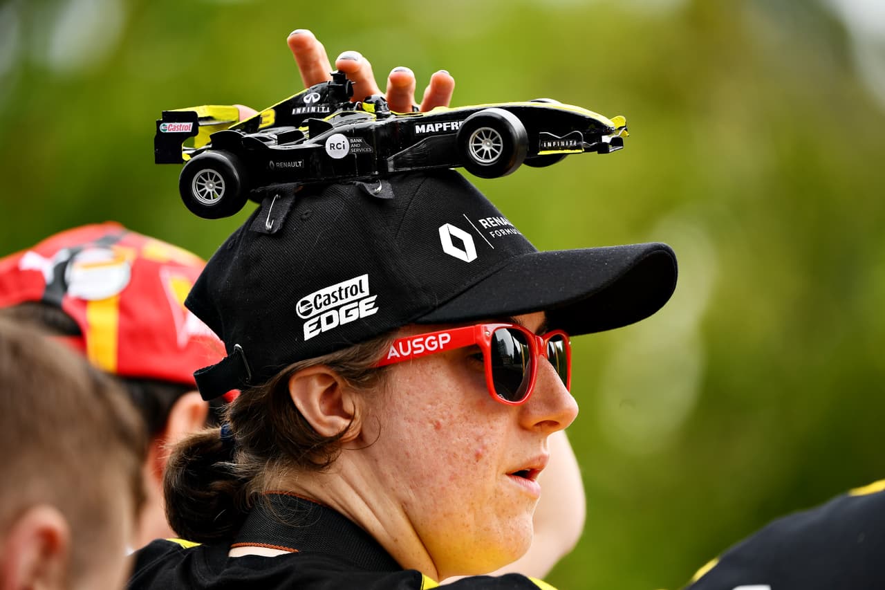 Este fin de semana la Fórmula 1 iniciará una nueva temporada en el Gran Premio de Melbourne por lo que este miércoles se realizó la presentación de los equipos con un evento multitudinario en el circuito al que pudieron asistir los fanáticos locales que querían estar cerca de las grandes figuras del campeonato.