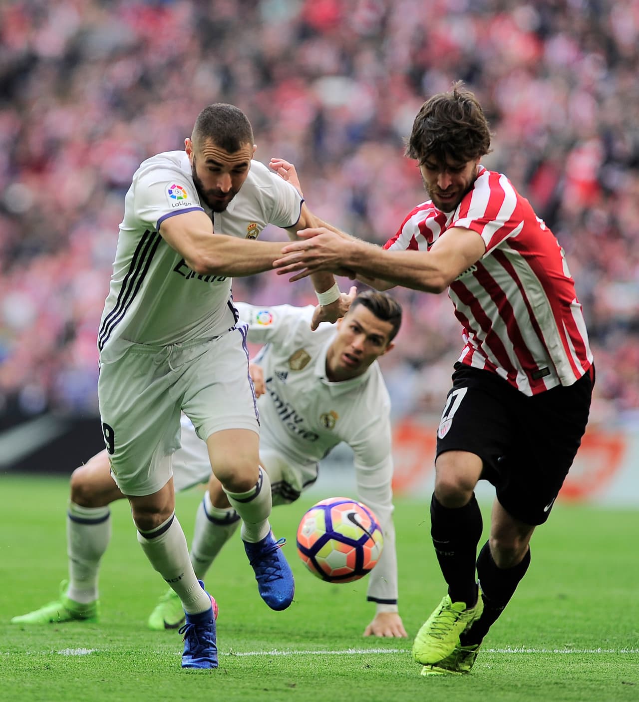 ... y también debutó sangre nueva, como la del zaguero central Yeray Álvarez.