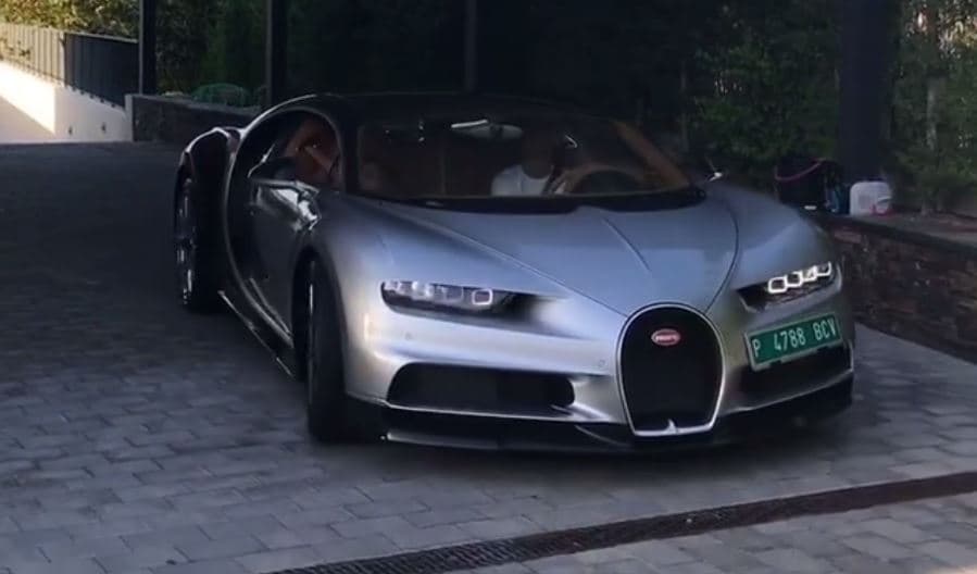 El nombre de este superauto hace honor a 
<b>Louis Chiron</b>, un afamado piloto que ganó grandes premios del automovilismo corriendo para 
<b><a href="https://www.univision.com/temas/alfa-romeo" target="_blank">Alfa Romeo</a></b> y 
<b><a href="https://www.univision.com/temas/bugatti" target="_blank">Bugatti</a></b> entre los años 1928 y 1953.
