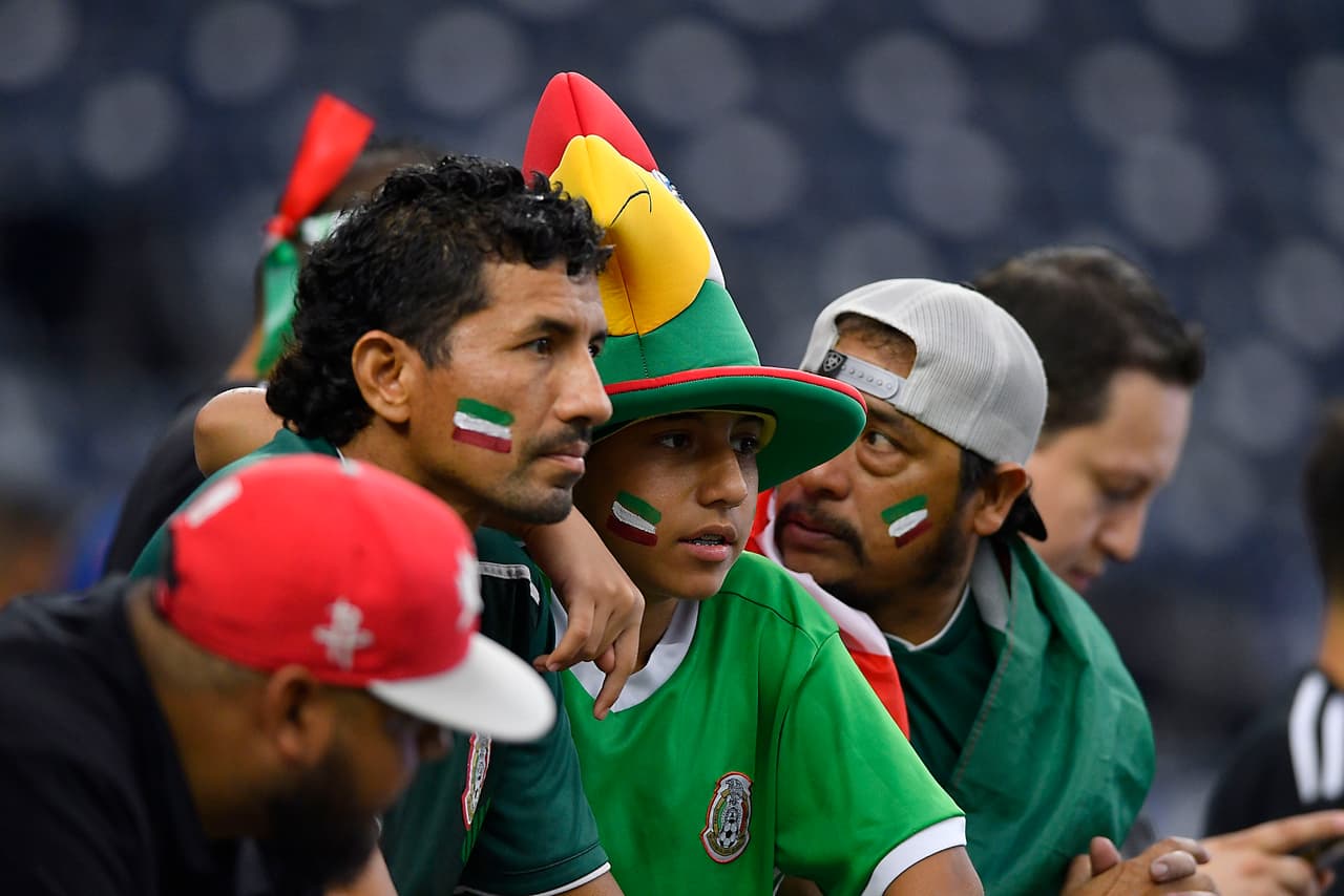Los aficionados a la Selección Mexicana en Estados Unidos se distinguen por su lealtad, su pasión y su creatividad para mostrar su cariño al Tri. Estos son algunos de los que consideramos verdaderos aficionados, esos que contagian con su entusiasmo y ganas de apoyar. Nuestro reconocimiento para todos ellos.
