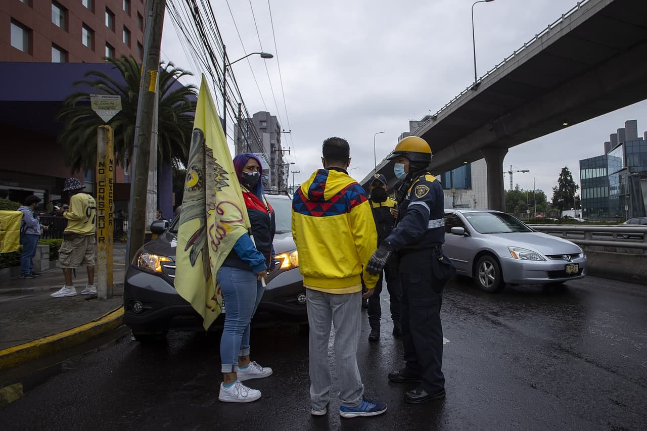 La afición se hizo presente en el Clásico Nacional | Hinchas de las Águilas olvidaron las recomendaciones del Club América y se dieron cita en el hotel de concentración y en el Azteca.