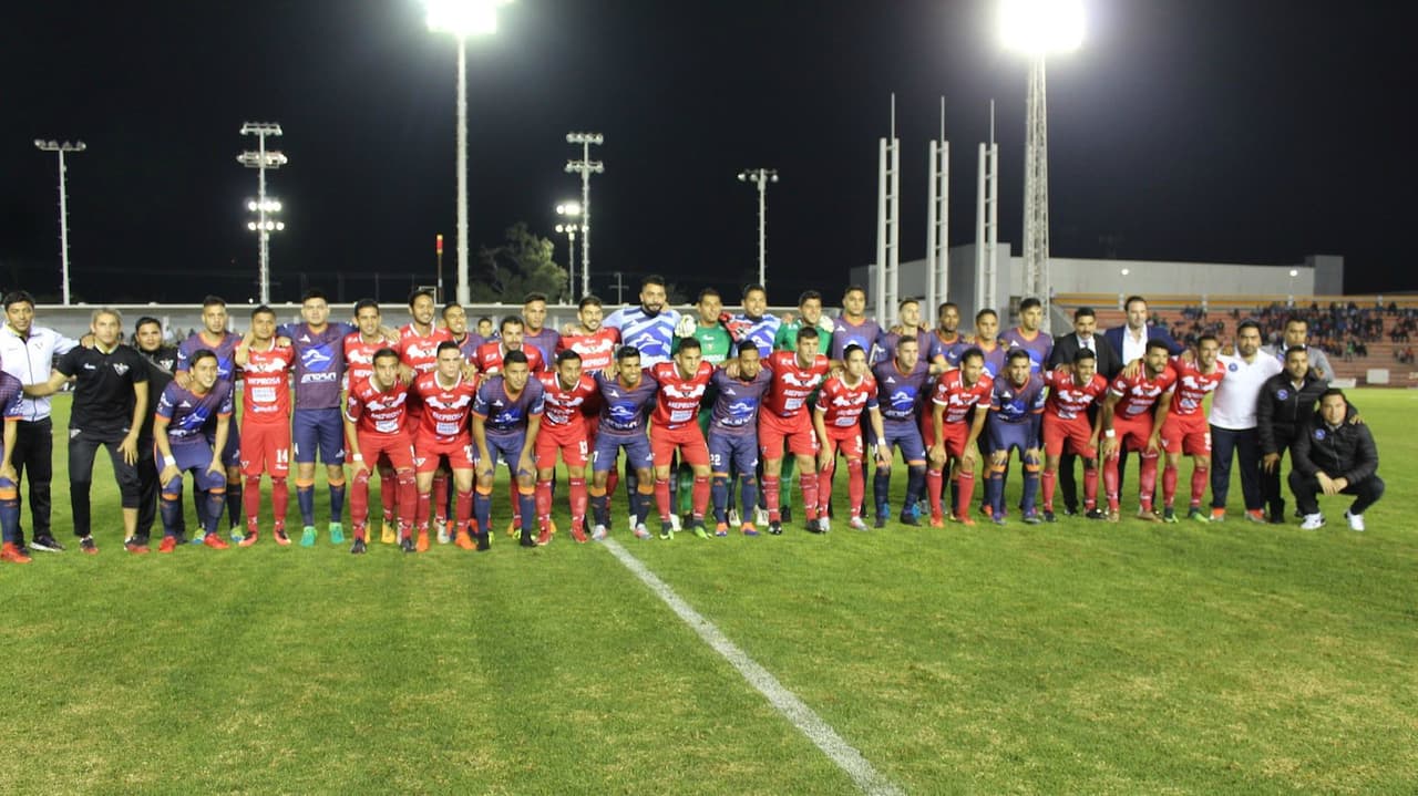 Correcaminos vs. Murciélagos - Los equipos de la Liga MX y Ascenso MX posaron para la tradicional foto de antes del partido juntos y entrelazados, como medida propuesta por el Comité de Desarrollo Deportivo de la Federación Mexicana de Fútbol de quitar el descenso y ascenso entre ambas competencias por un periodo de cuatro años.