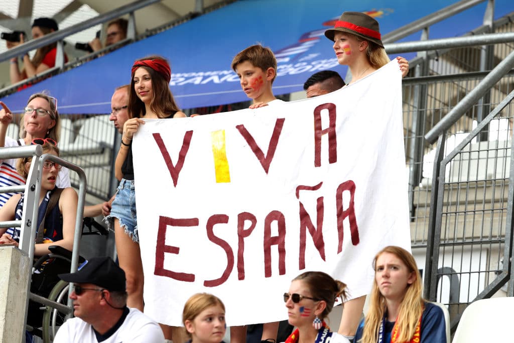 Los fanáticos en Rennes están listos para el juego de Octavos de Final del Mundial femenino entre Estados Unidos y España.