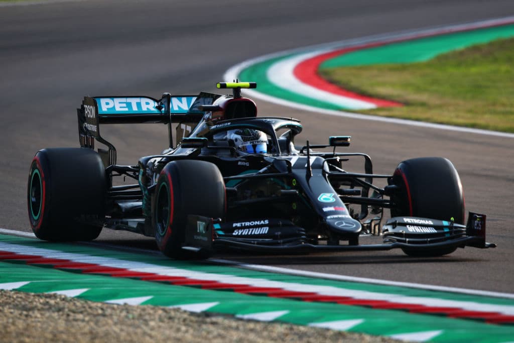Valtteri Bottas | Bottas, Hamilton, Verstappen, Gasly, Ricciardo, Albon, Leclerc, Kvyat, Norris y Sainz, completan los primeros diez de la parrilla. Sergio Pérez iniciará como decimoprimero y su coequipero, Stroll, arrancará decimoquinto.